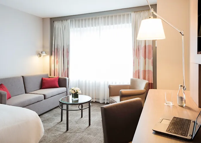 Novotel Montreal Center